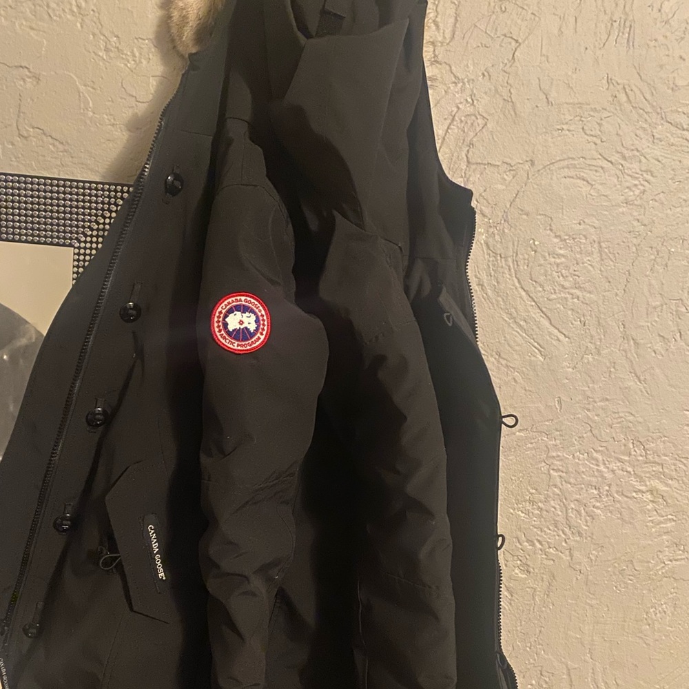 Kid’s CANADA GOOSE COAT , size 7/8 worn once .